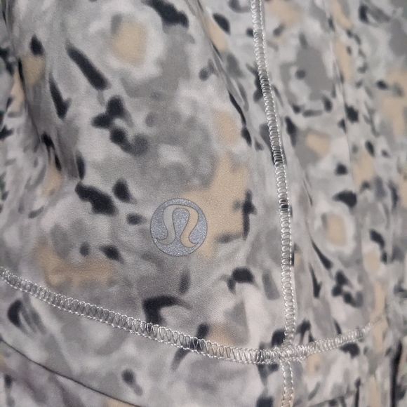 Lululemon Half Zip Pullover size 2 - Picture 6 of 8